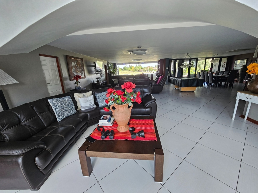 5 Bedroom Property for Sale in Woodland Hills Free State